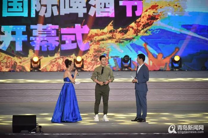 "我干了,嫩随意!"黄晓明25秒干掉一扎啤酒…这一夜,青岛再次世界瞩目