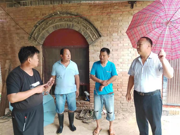 扶贫前线的转业军人张军兴