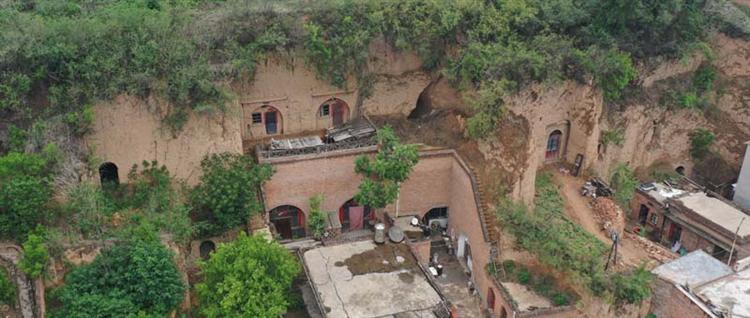 依山而建的窑洞房 依山而建的窑洞房